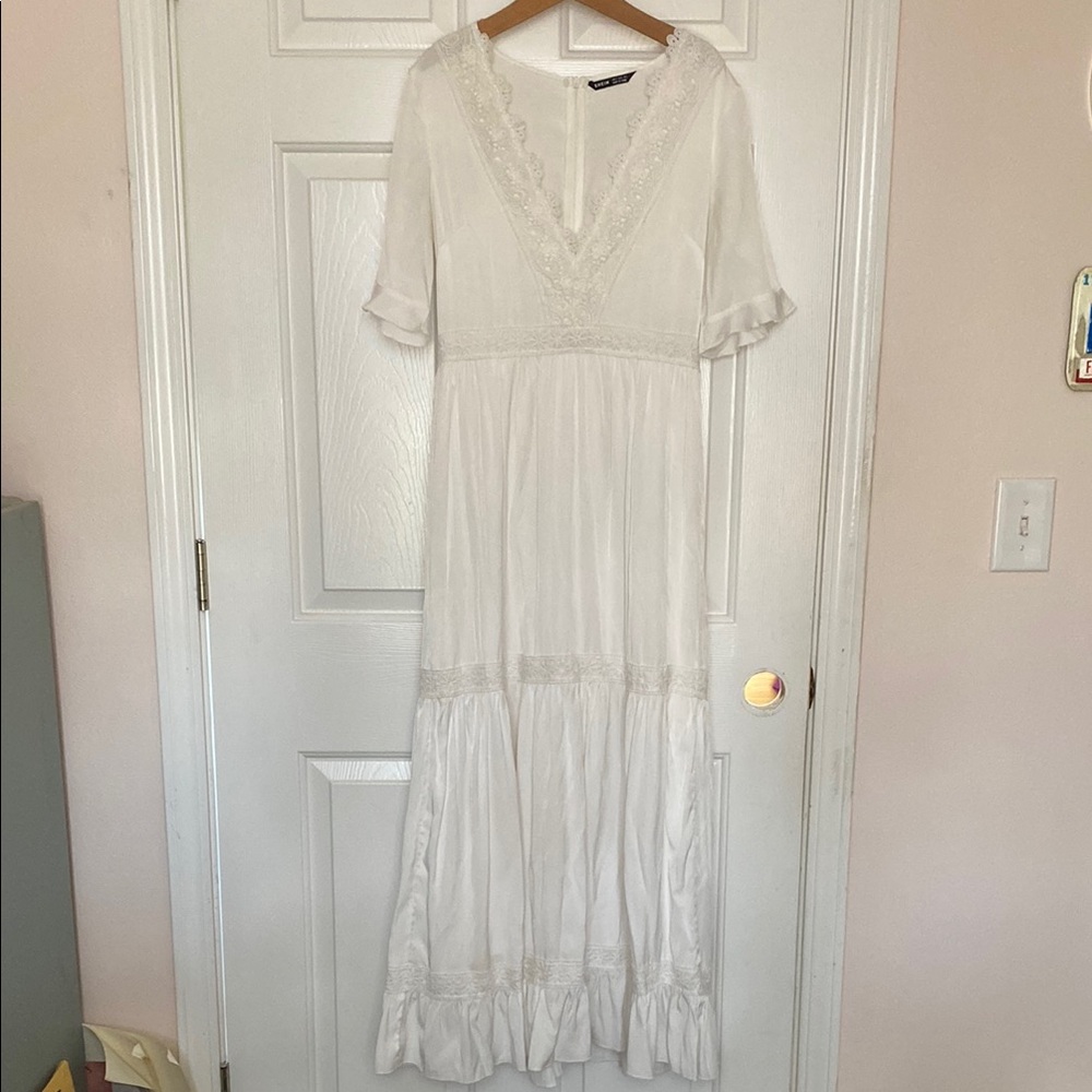 Women’s White Lace Trim Maxi Dress